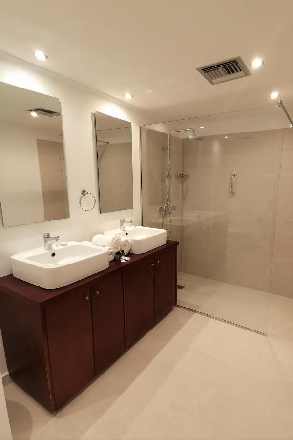 Helion Apartments กูเวีย ภายนอก รูปภาพ