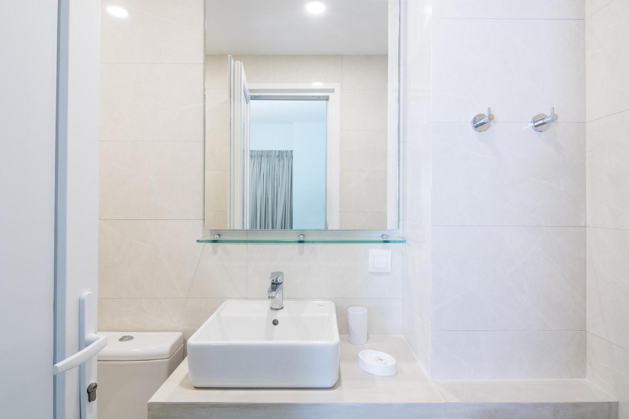 Helion Apartments กูเวีย ภายนอก รูปภาพ