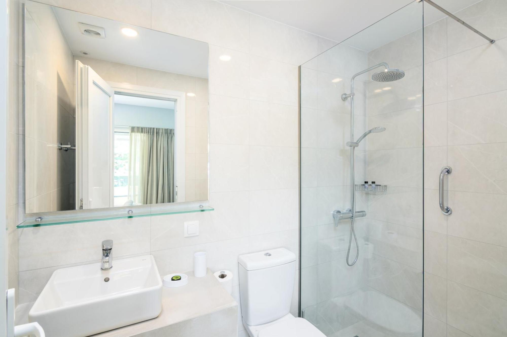 Helion Apartments กูเวีย ภายนอก รูปภาพ