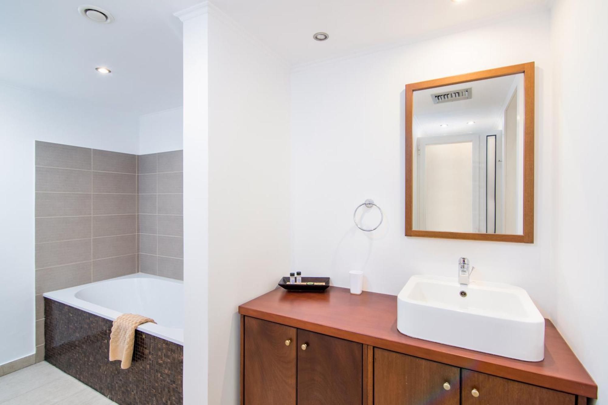 Helion Apartments กูเวีย ภายนอก รูปภาพ